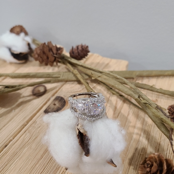 💖💍NEW💖💍STUNNING!! EXQUISITE!! 2 PC 1.5 CT CZ Wedding/Engagement Set 💖💍 - Picture 12 of 16